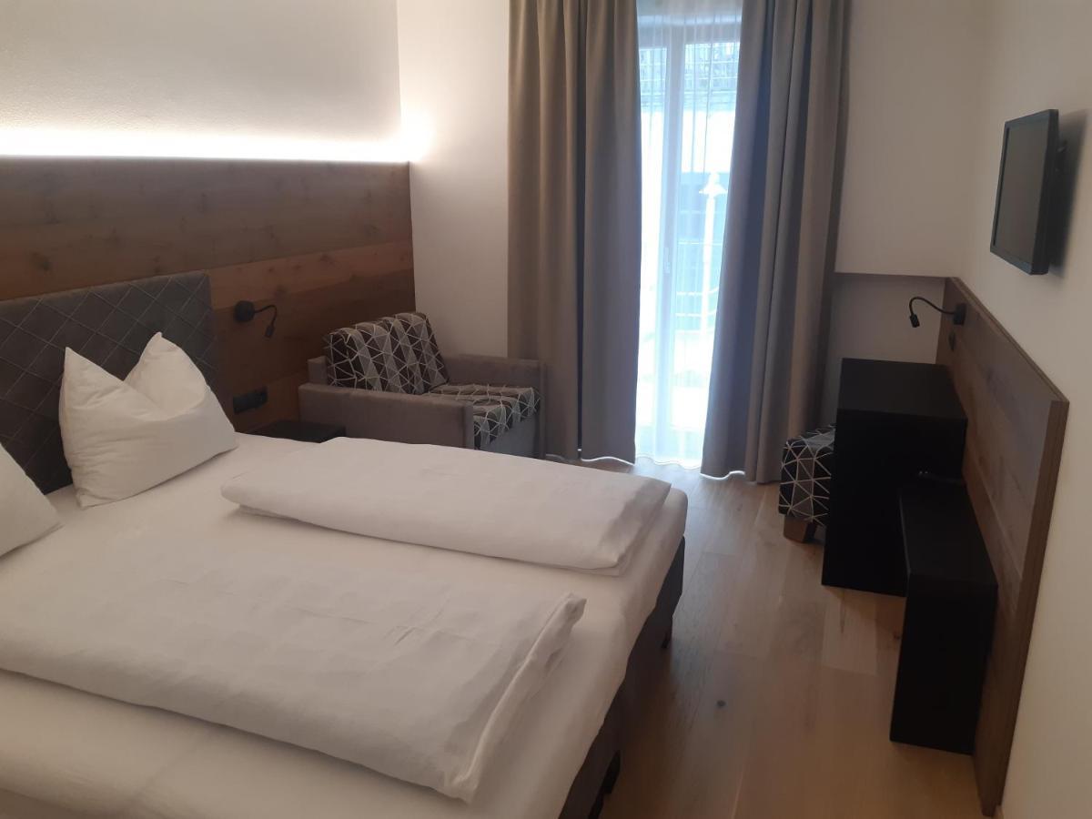 Hotel Krone บรูนิโก ภายนอก รูปภาพ