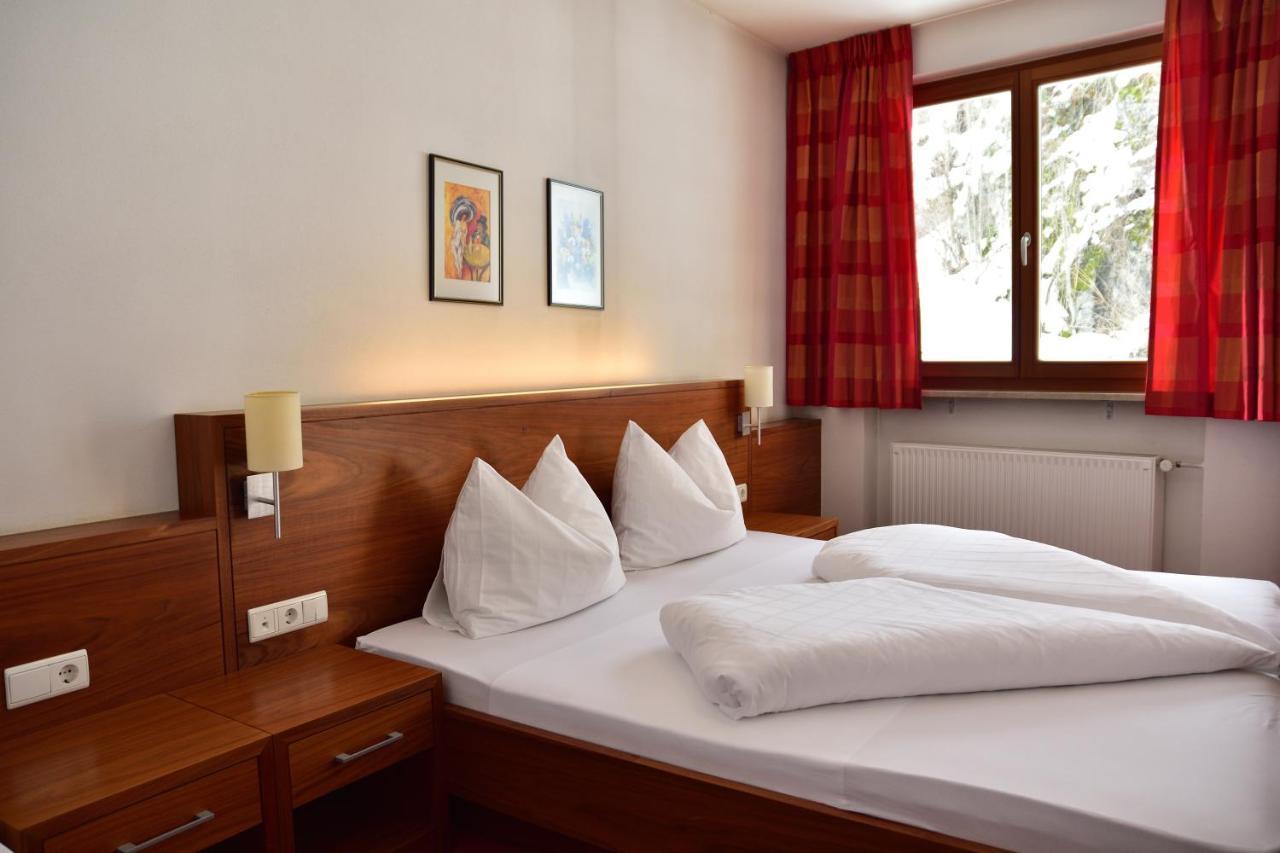 Hotel Krone บรูนิโก ภายนอก รูปภาพ
