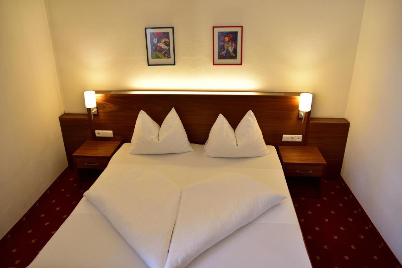 Hotel Krone บรูนิโก ภายนอก รูปภาพ