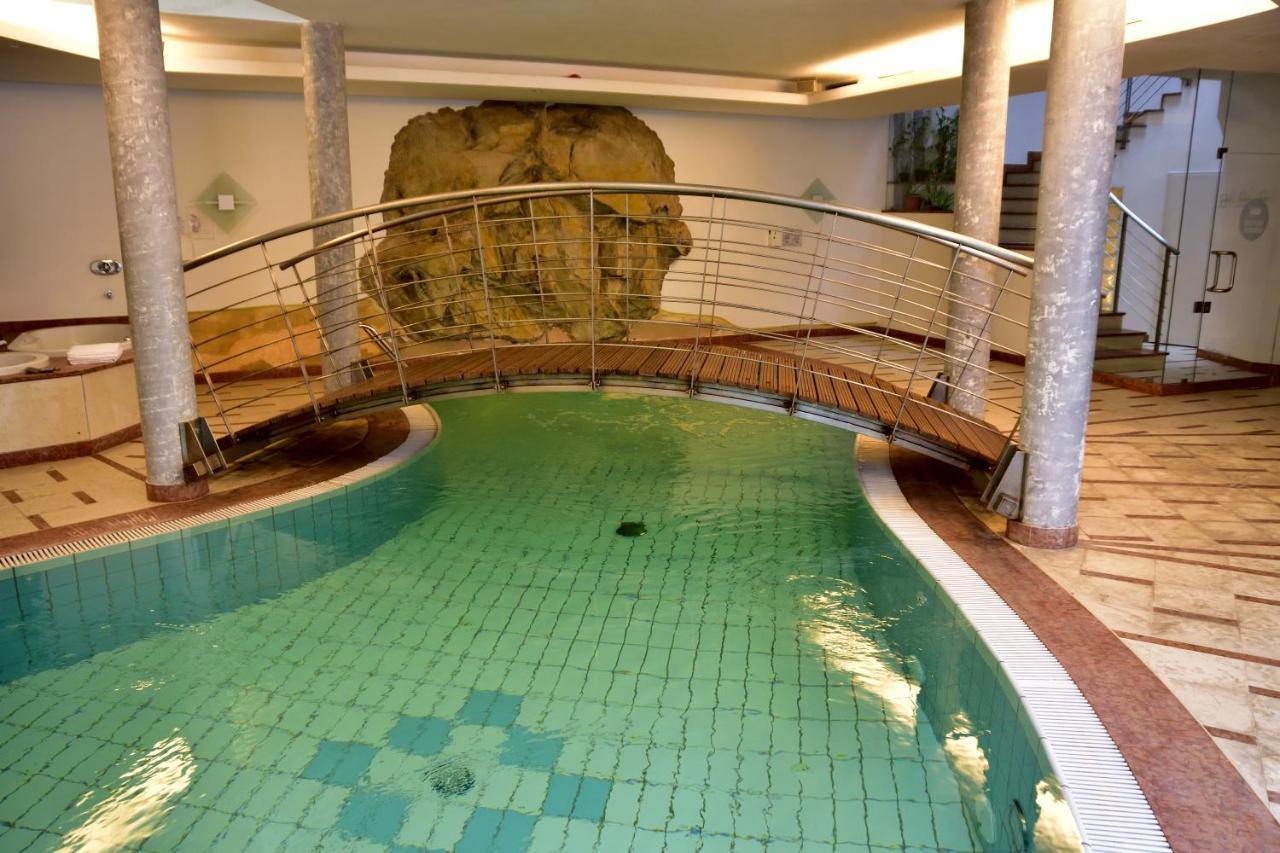Hotel Krone บรูนิโก ภายนอก รูปภาพ