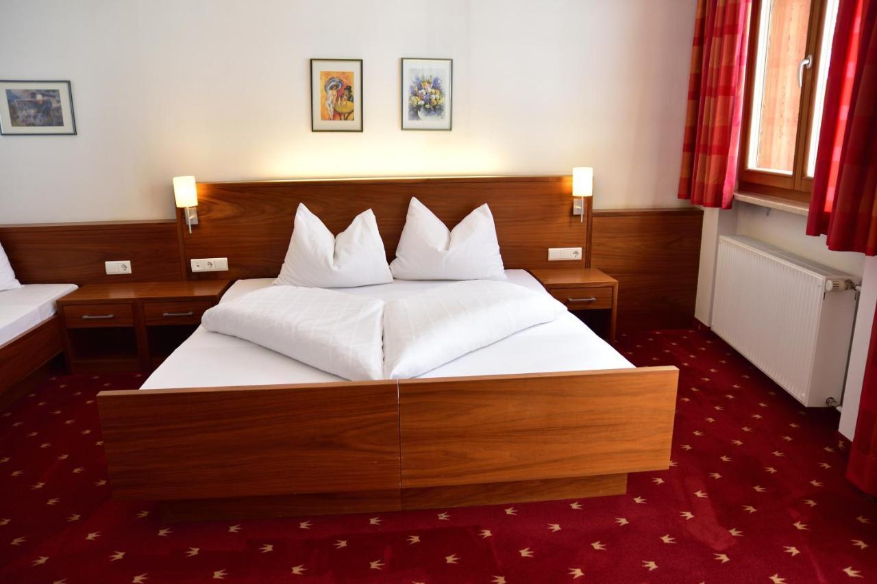 Hotel Krone บรูนิโก ภายนอก รูปภาพ