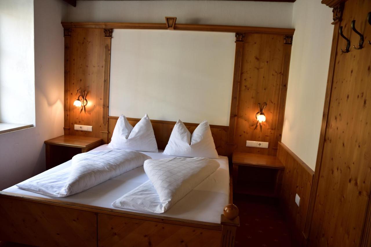 Hotel Krone บรูนิโก ภายนอก รูปภาพ