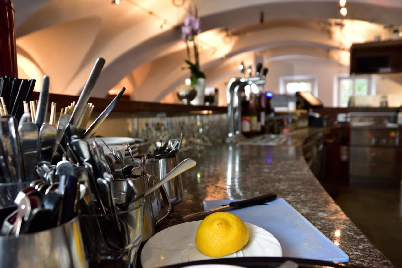 Hotel Krone บรูนิโก ภายนอก รูปภาพ