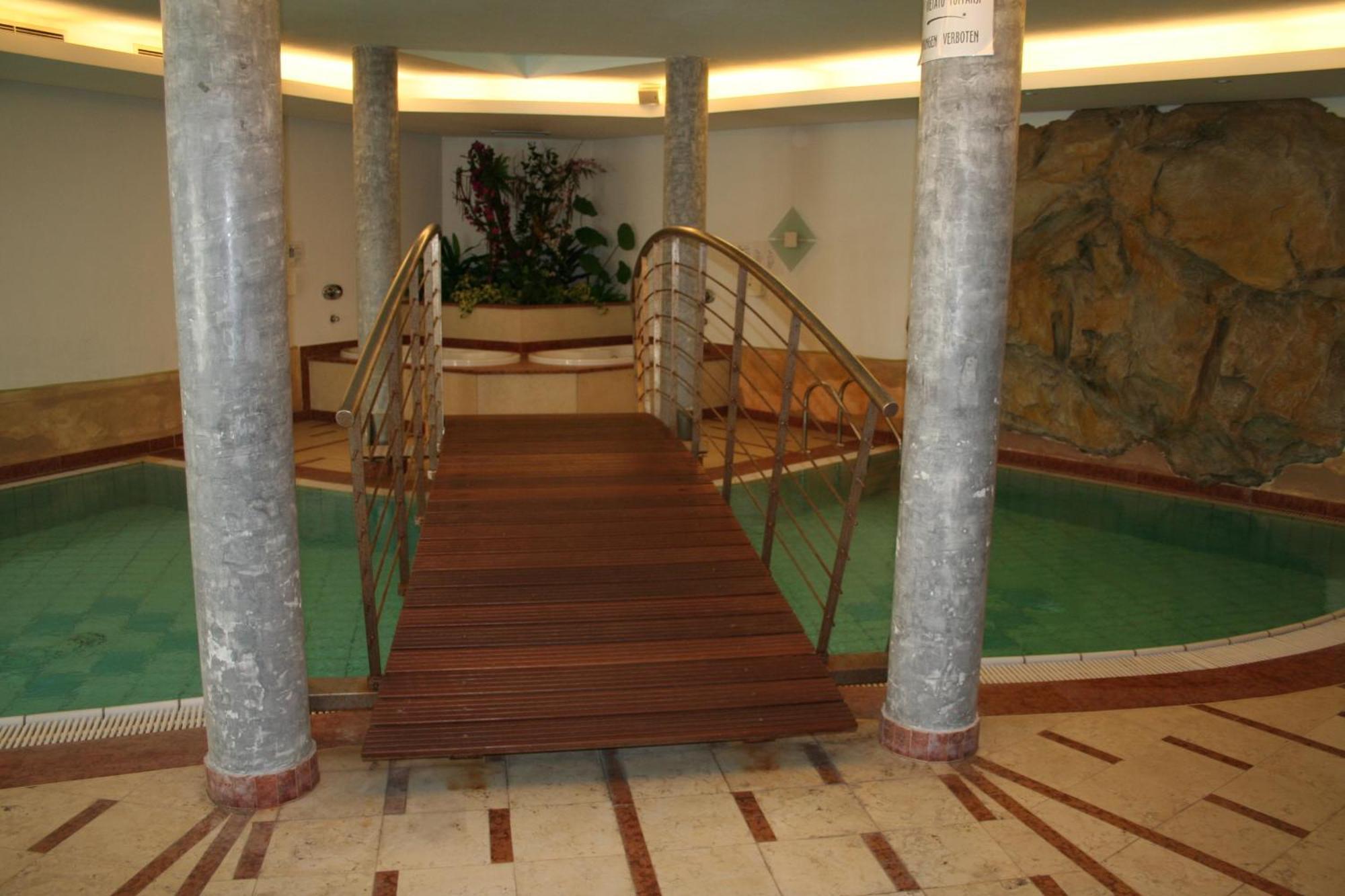 Hotel Krone บรูนิโก ภายนอก รูปภาพ