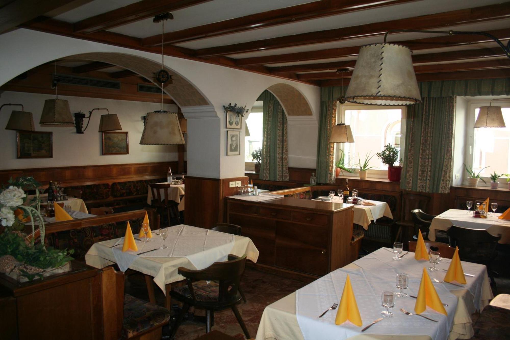 Hotel Krone บรูนิโก ภายนอก รูปภาพ